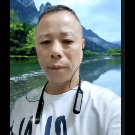 光哥喜欢唱歌