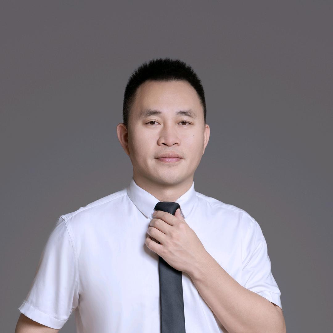 爱唱歌的阳春男园长