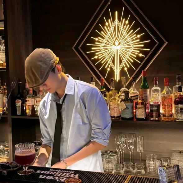 一周三次bar