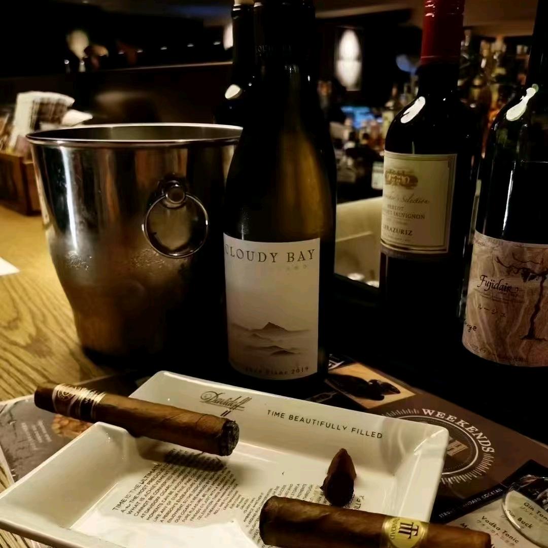 《多彩哈尼人》