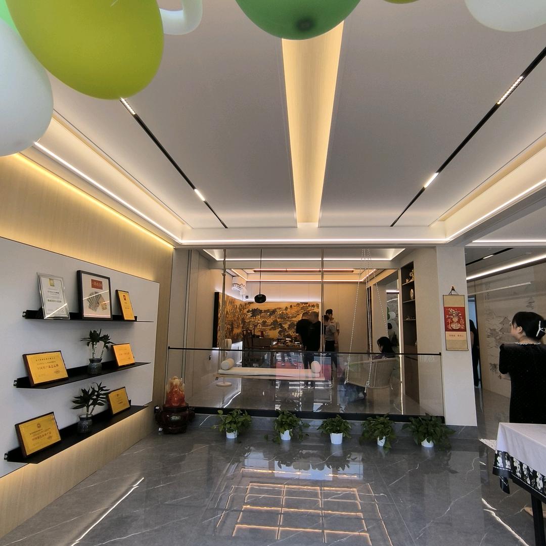 遵义吊顶王老大，舒世嘉高端顶墙定制