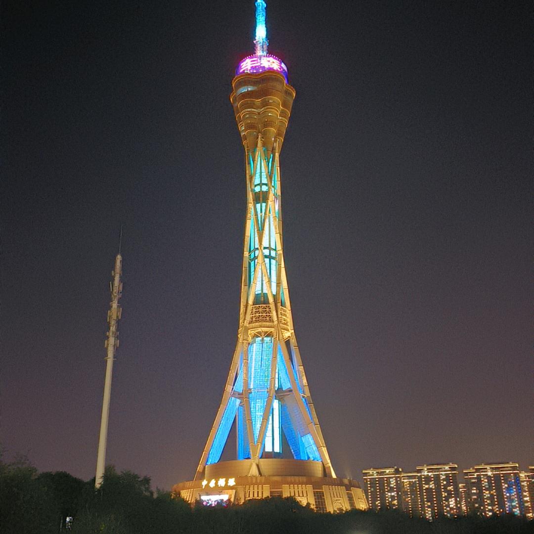 富达驾校文苑小区南边一公里夜市西边