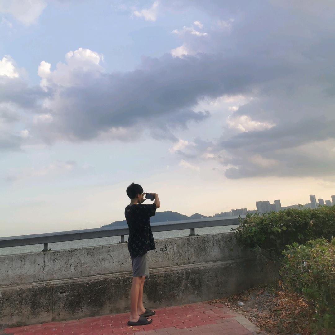 衣维玛EⅤM潮牌时尚服饰