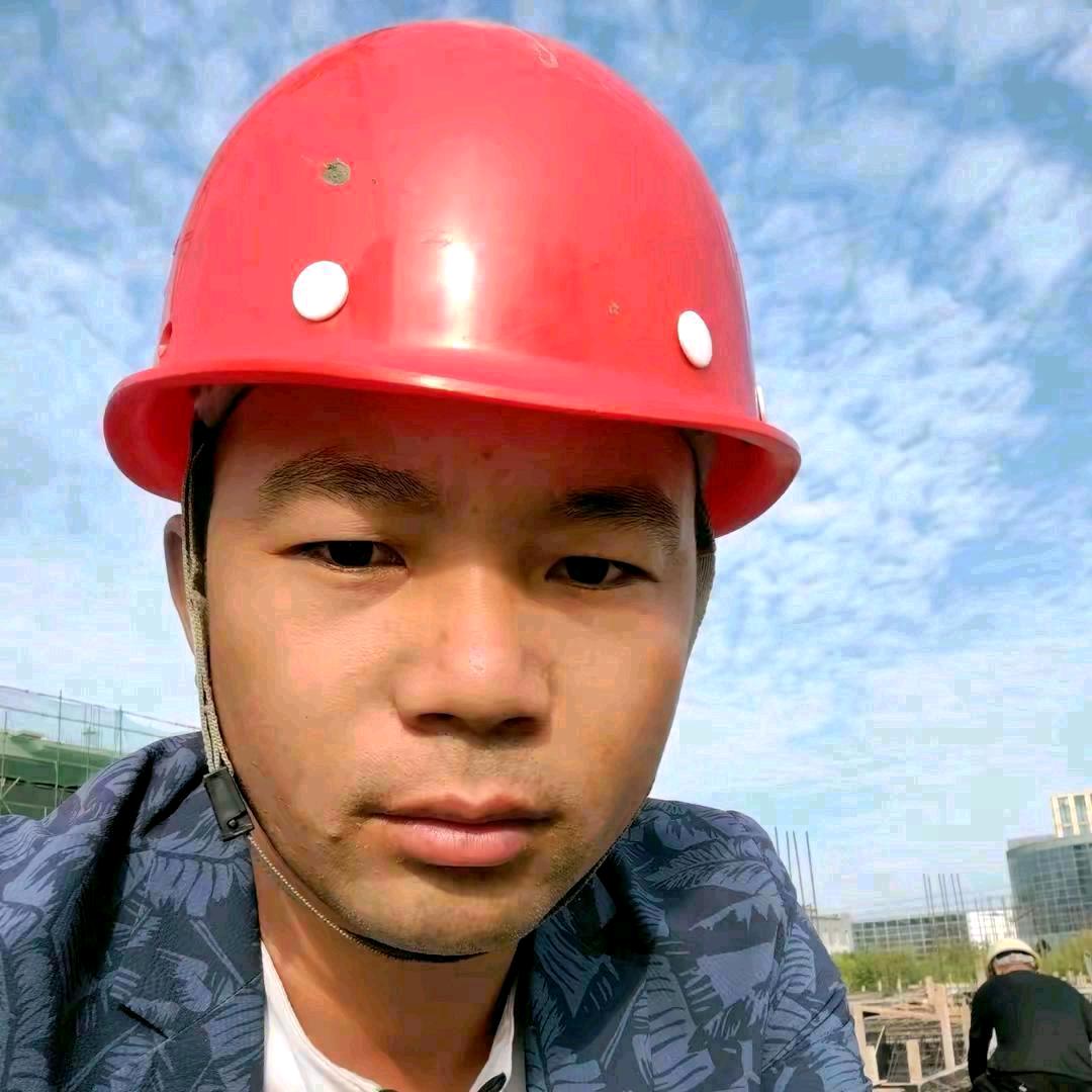 蔡  坤