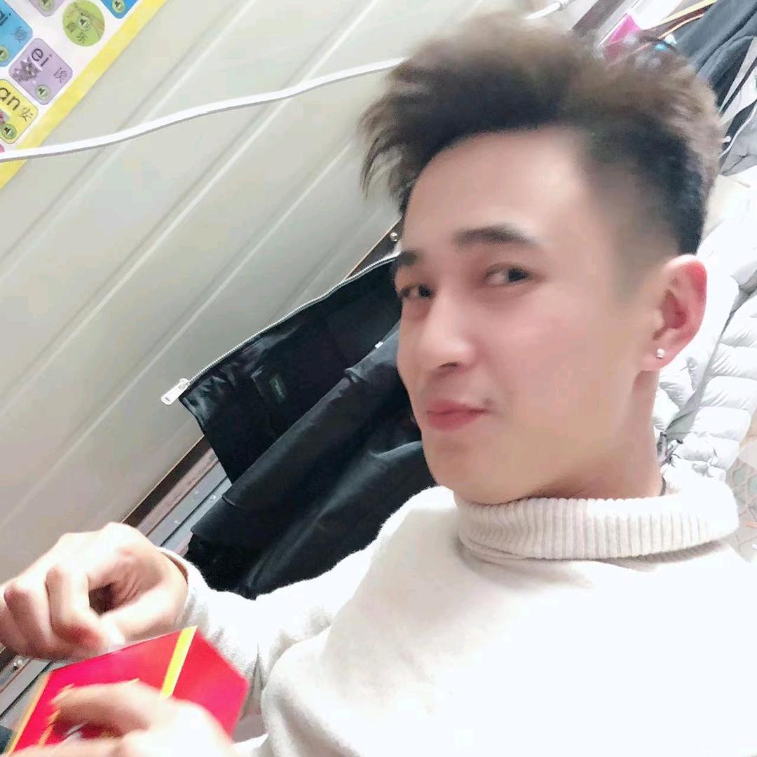 排骨哥 。