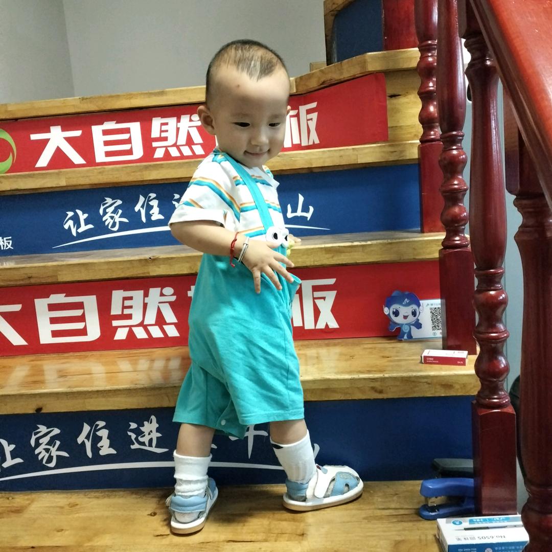 二个皮夹克的妈咪