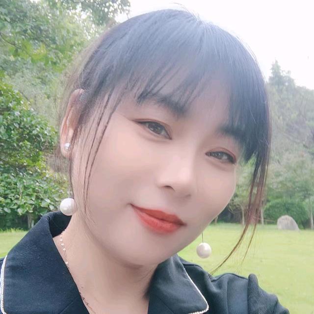 开装载机小姐姐