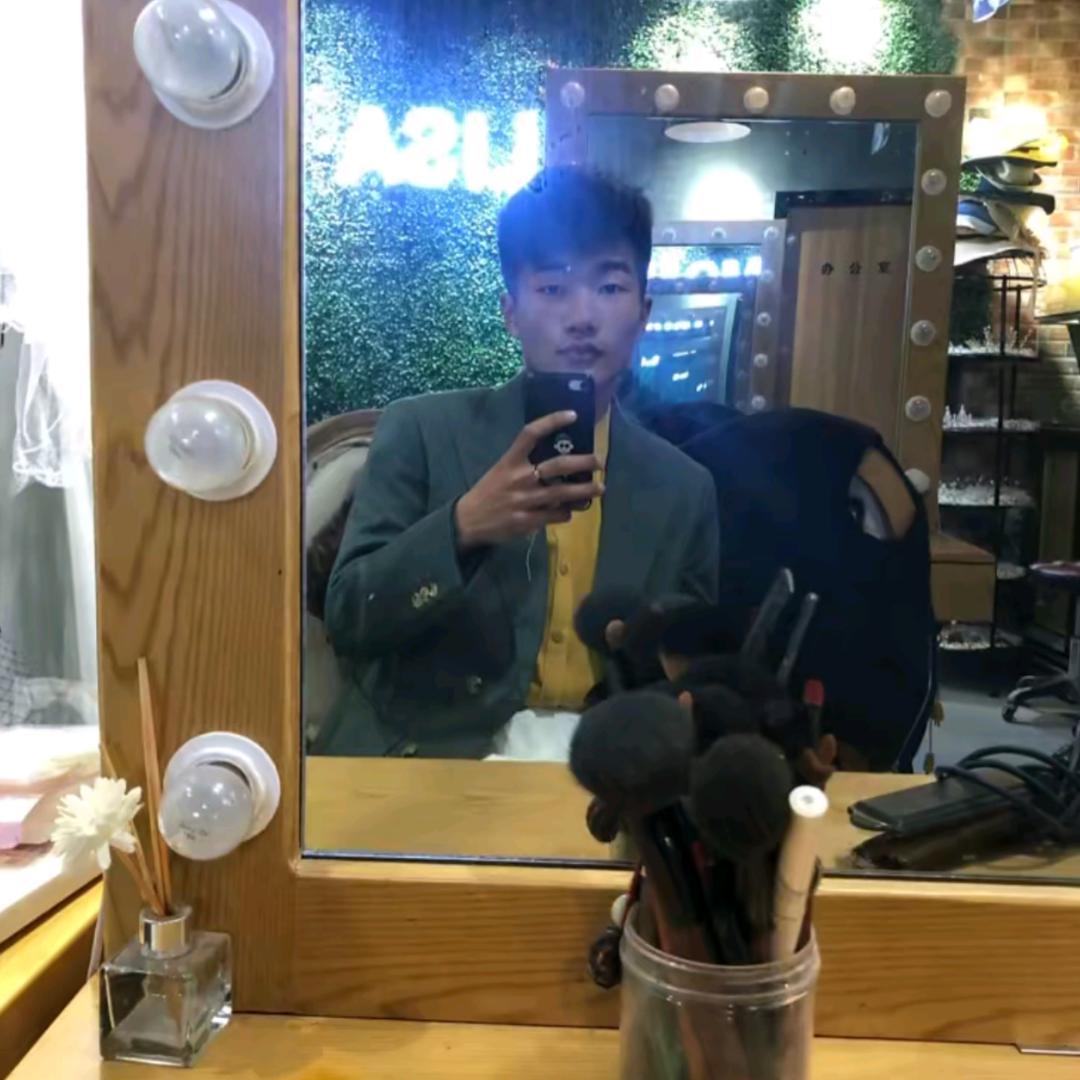 李