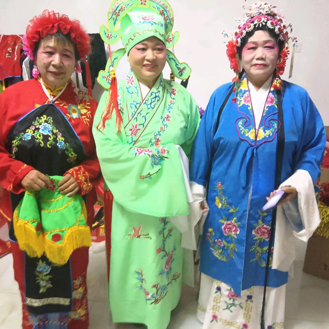 泉阳镇集东回族社区百姓大舞台。