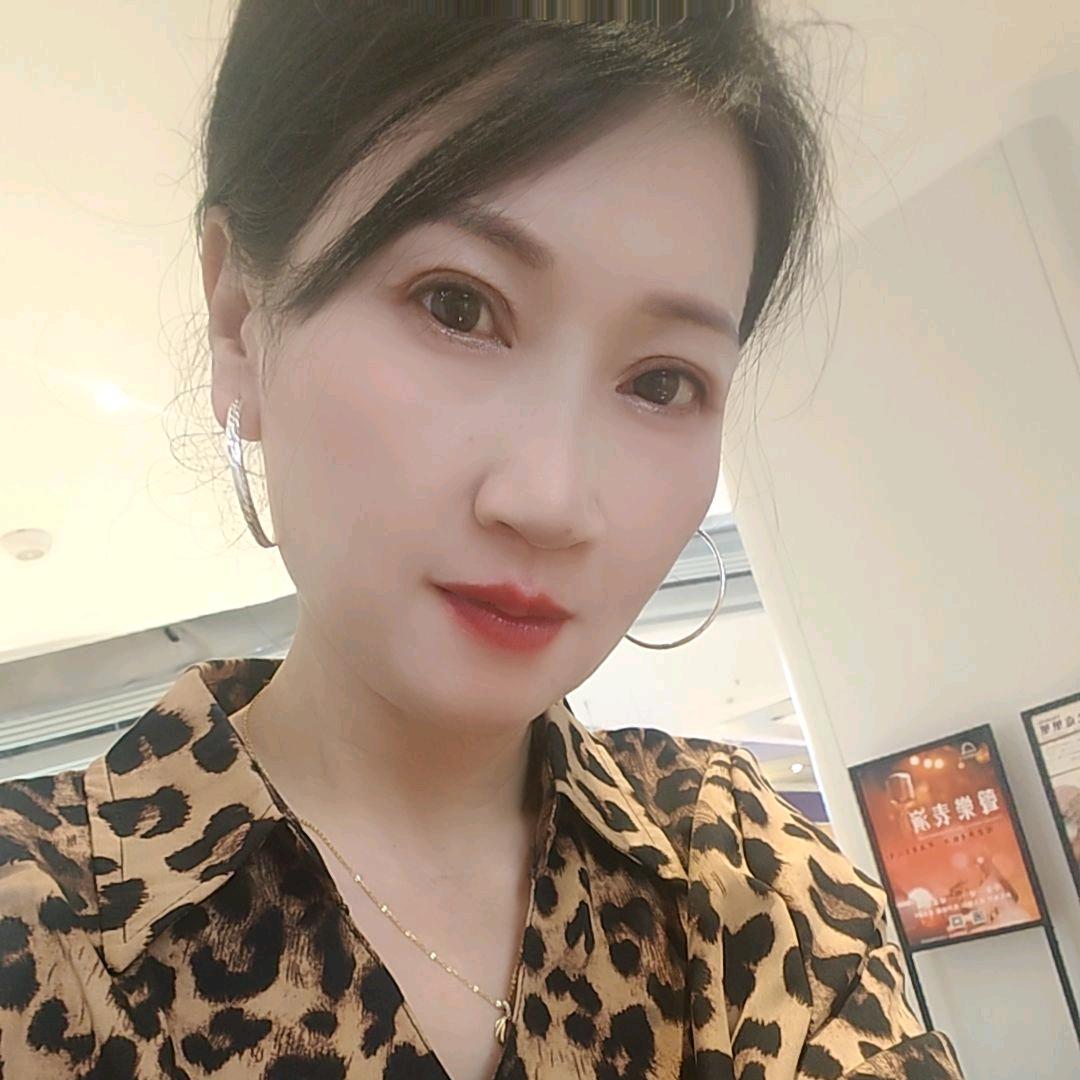 爱臭美的女人