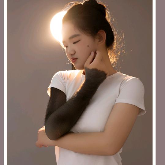 小鑫 黑毛痣女孩