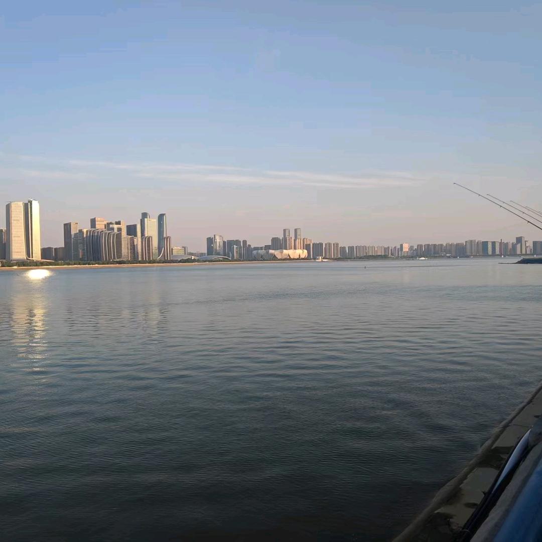 巨 际