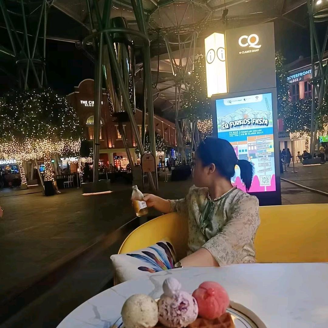 小院很小花很香