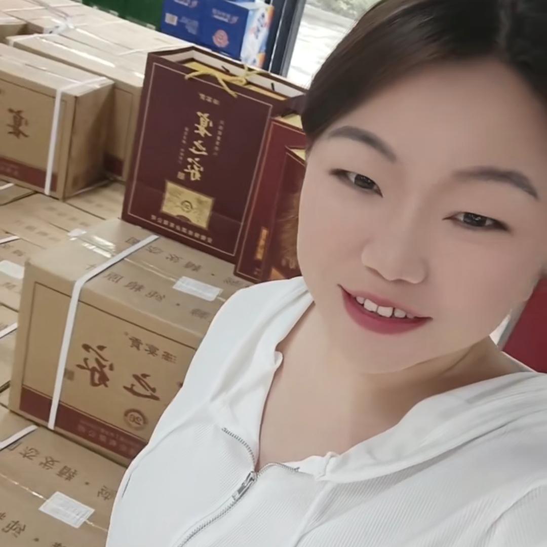 白酒小酌娘