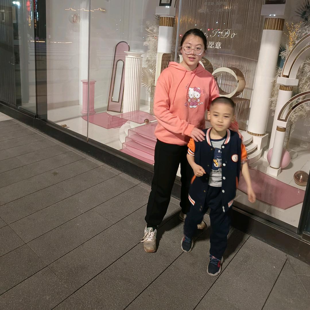 回收推拉门，窗户，护栏废旧金属