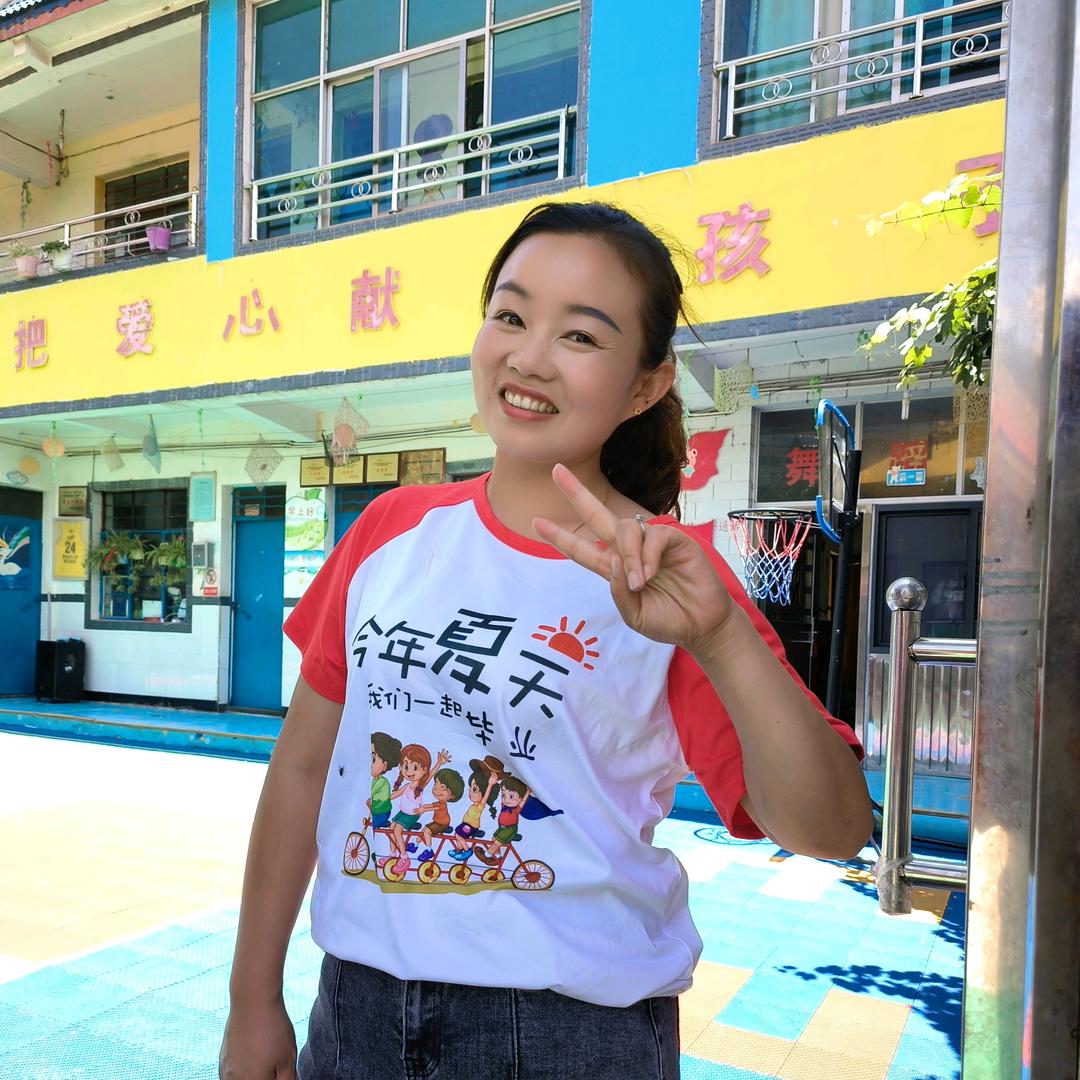 新苗幼儿园胡老师