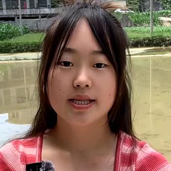 单亲妈妈带个女儿。