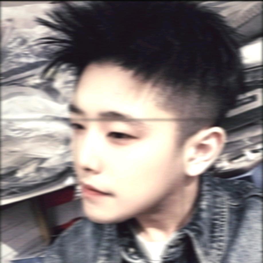 放荡不羁的男青年 ╮