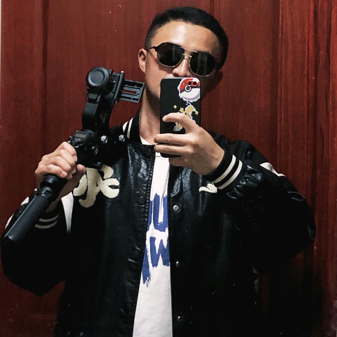 爱拍照的小龙📸