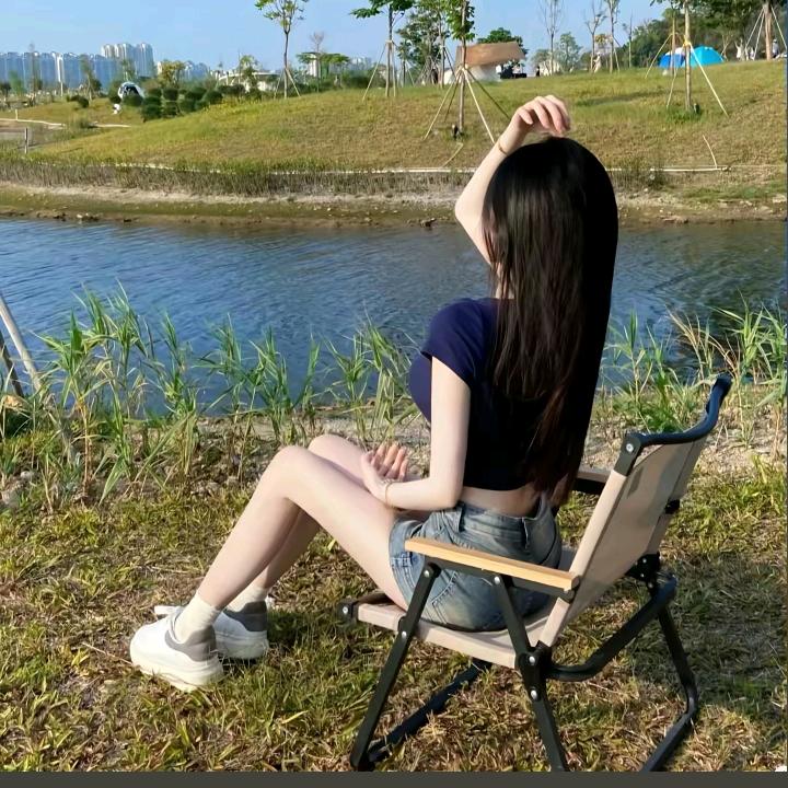 除了拼命生活，一无所有