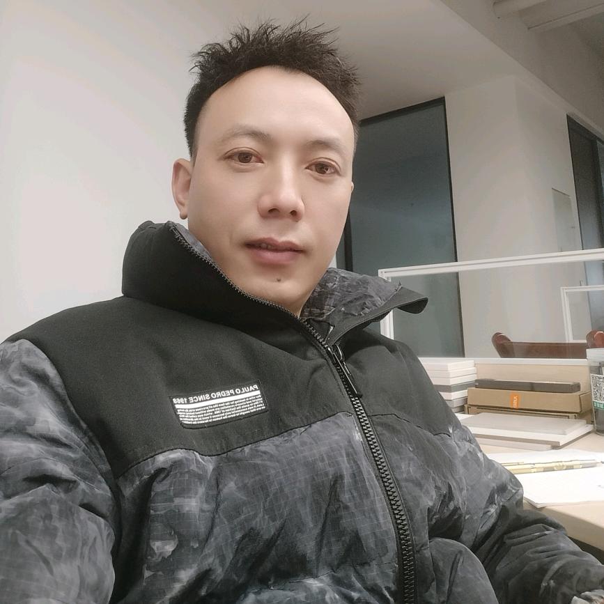 何经理