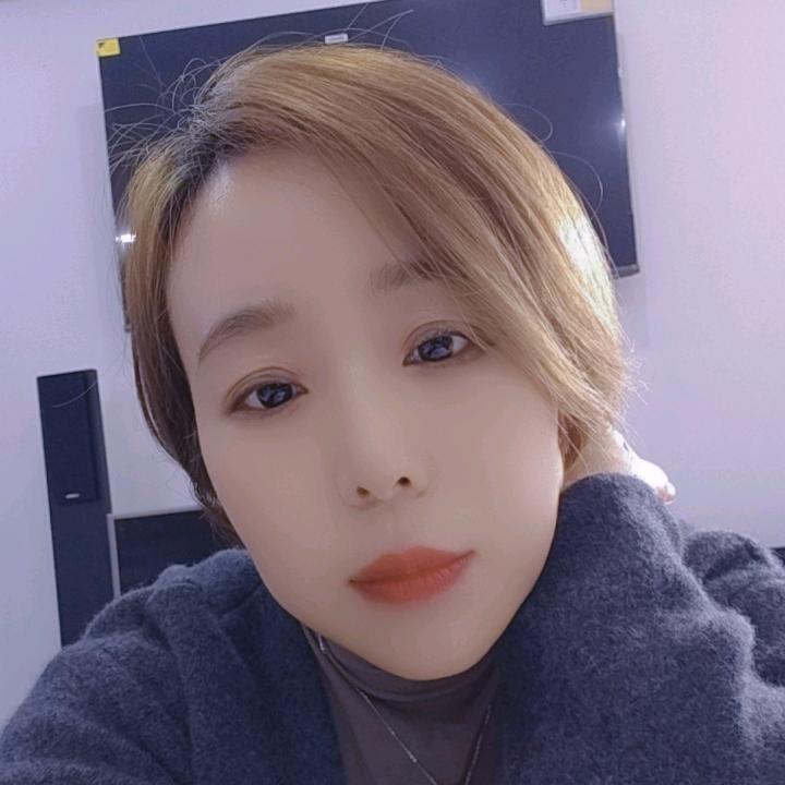 ღ᭄ 清风与你🥂浅浅一笑ღ᭄