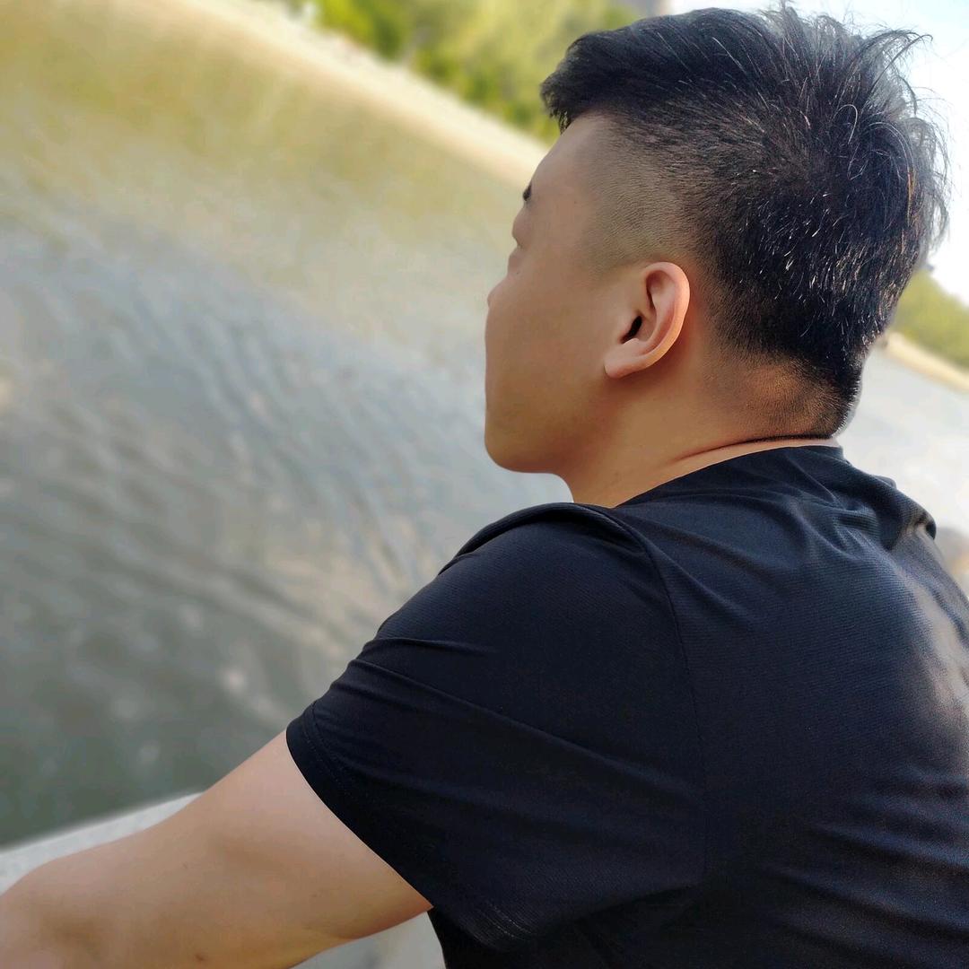 龙哥烧烤-卖烤串的维修工