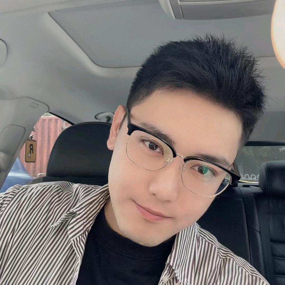 解说员小张