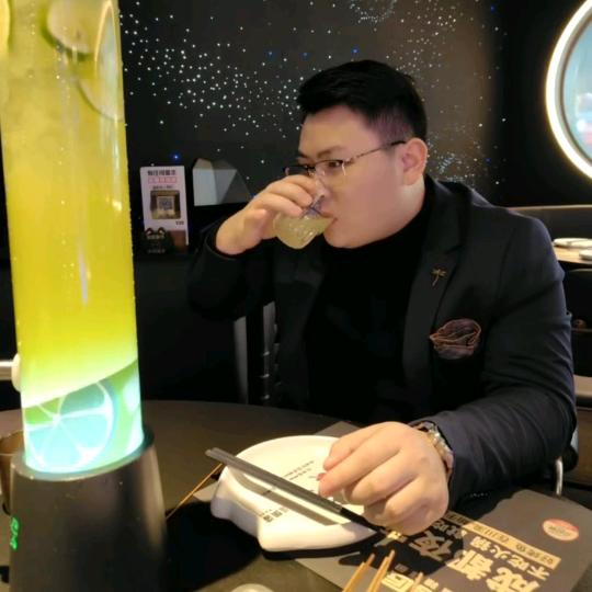 爱搞笑的周哥哥