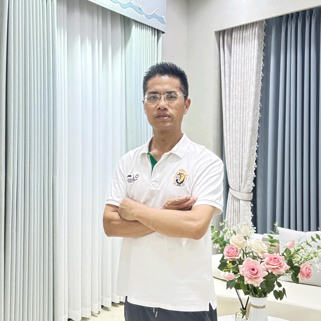 在印江卖窗帘的张哥
