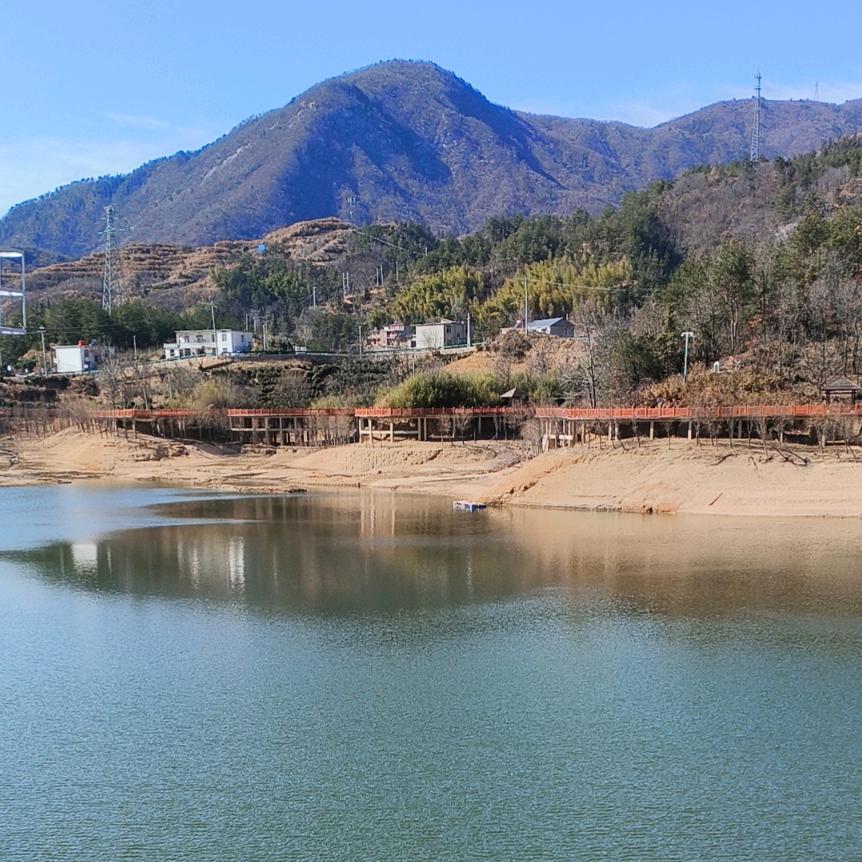 岳西县龙井水库休闲钓场