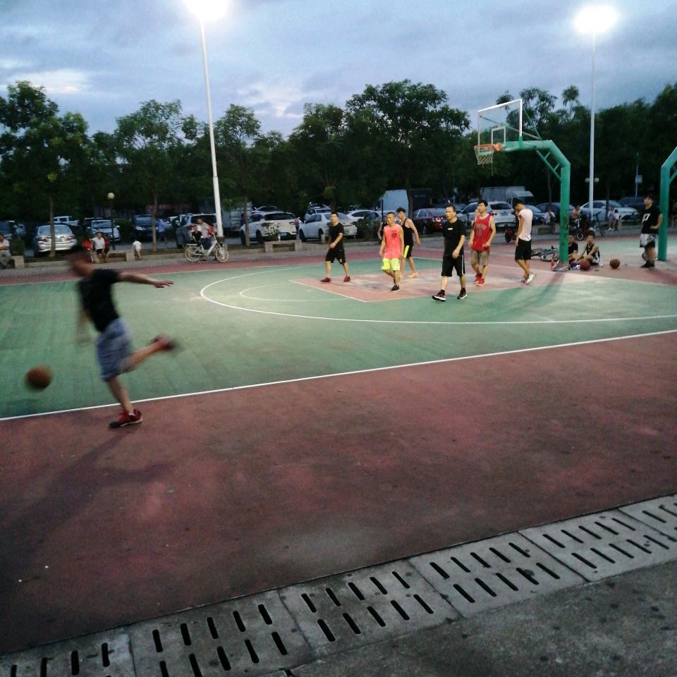 喜欢唱歌的老头