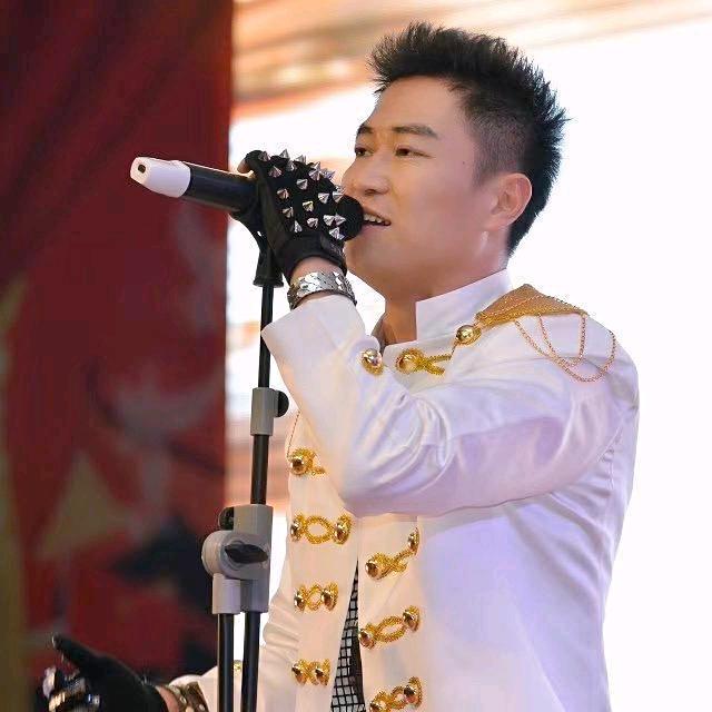 阿宇@路边边演艺烤吧