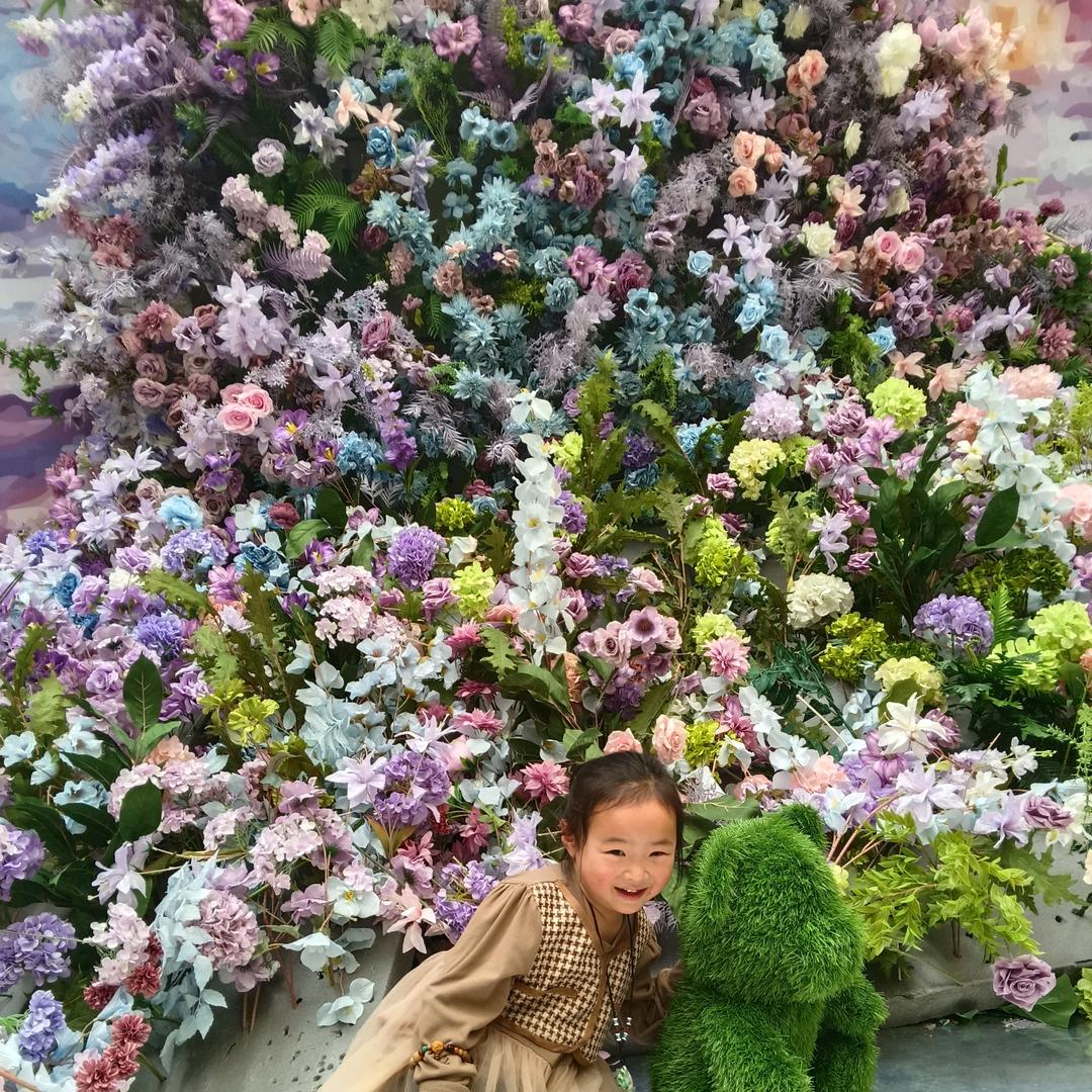 6岁宝宝爱臭美。