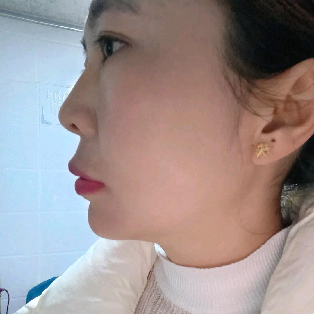 贵州三妹，废旧手机提炼加工各种首饰。