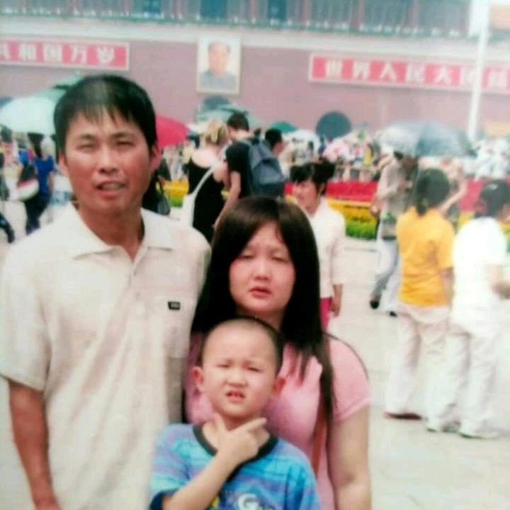 城南市场上梯步后大门两个小铁皮房利溪土猪