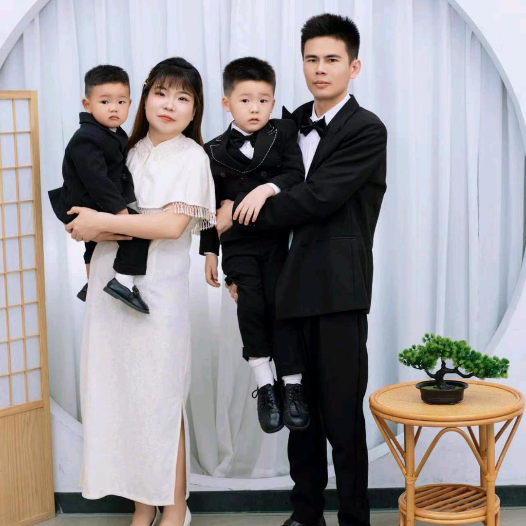 梦依朵点胶果冻无痕内衣厂-陈明源