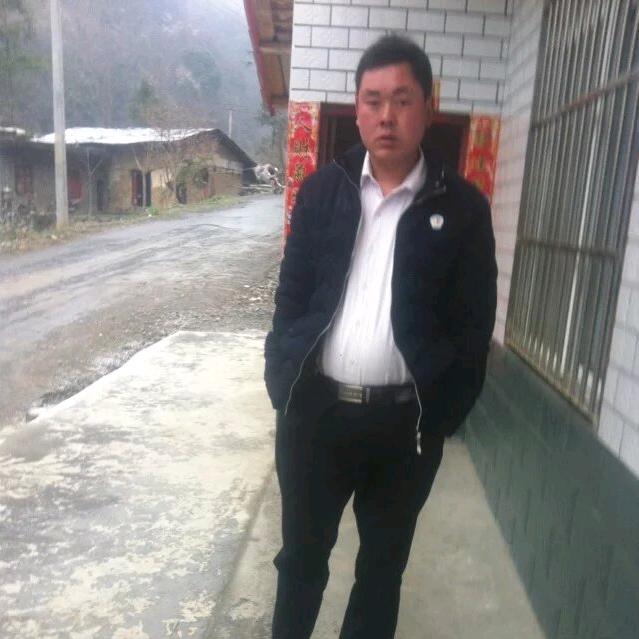 只羡鸳鸯不羡仙，对月形单心想护。