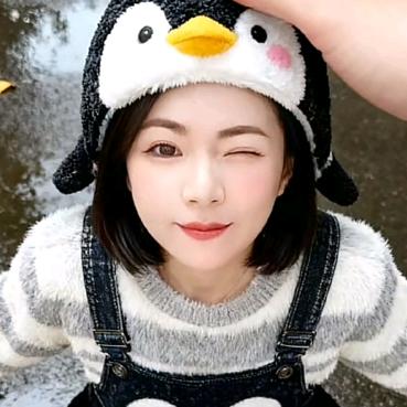 摸鱼中的小小玲