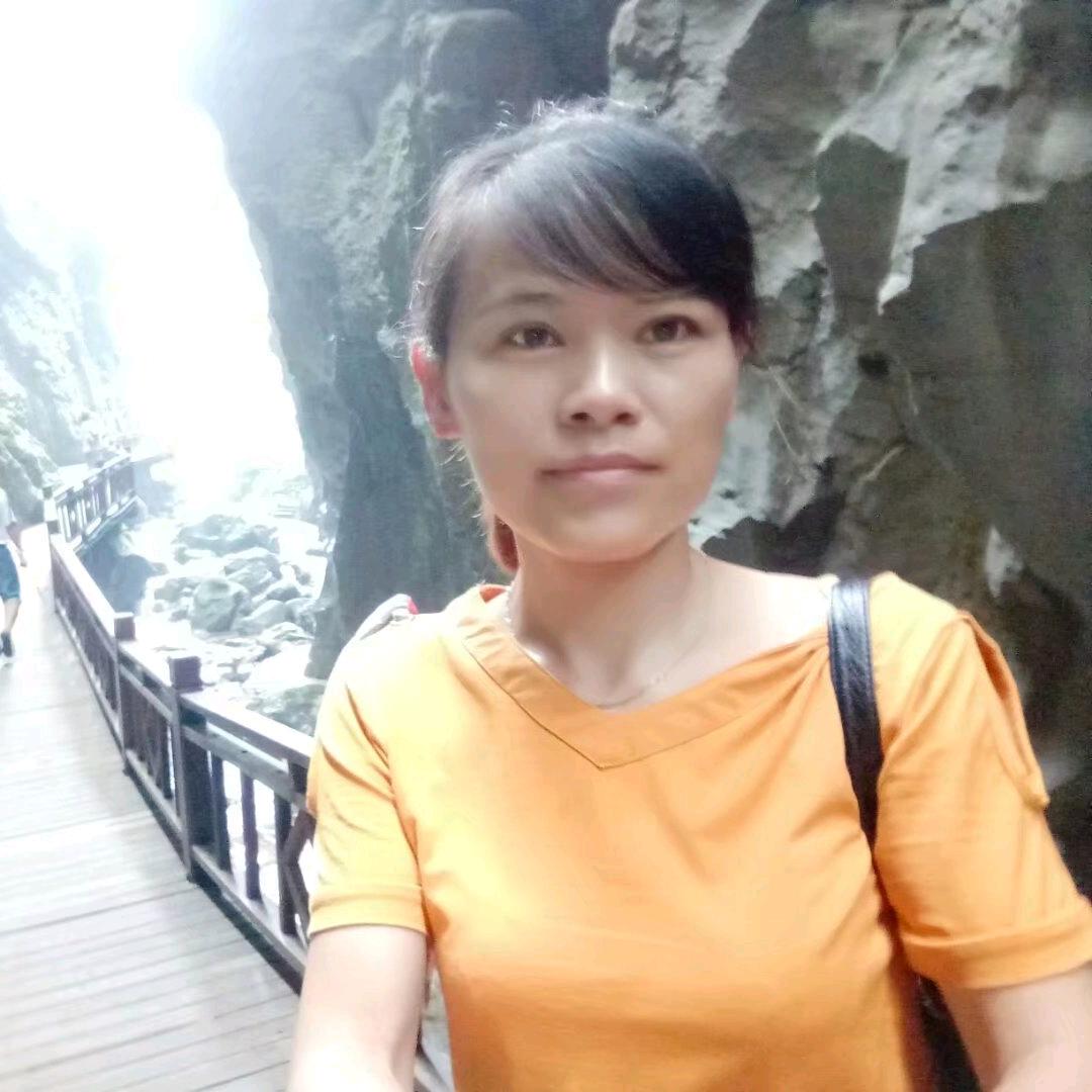 张家界富正毅纸包鱼张姐