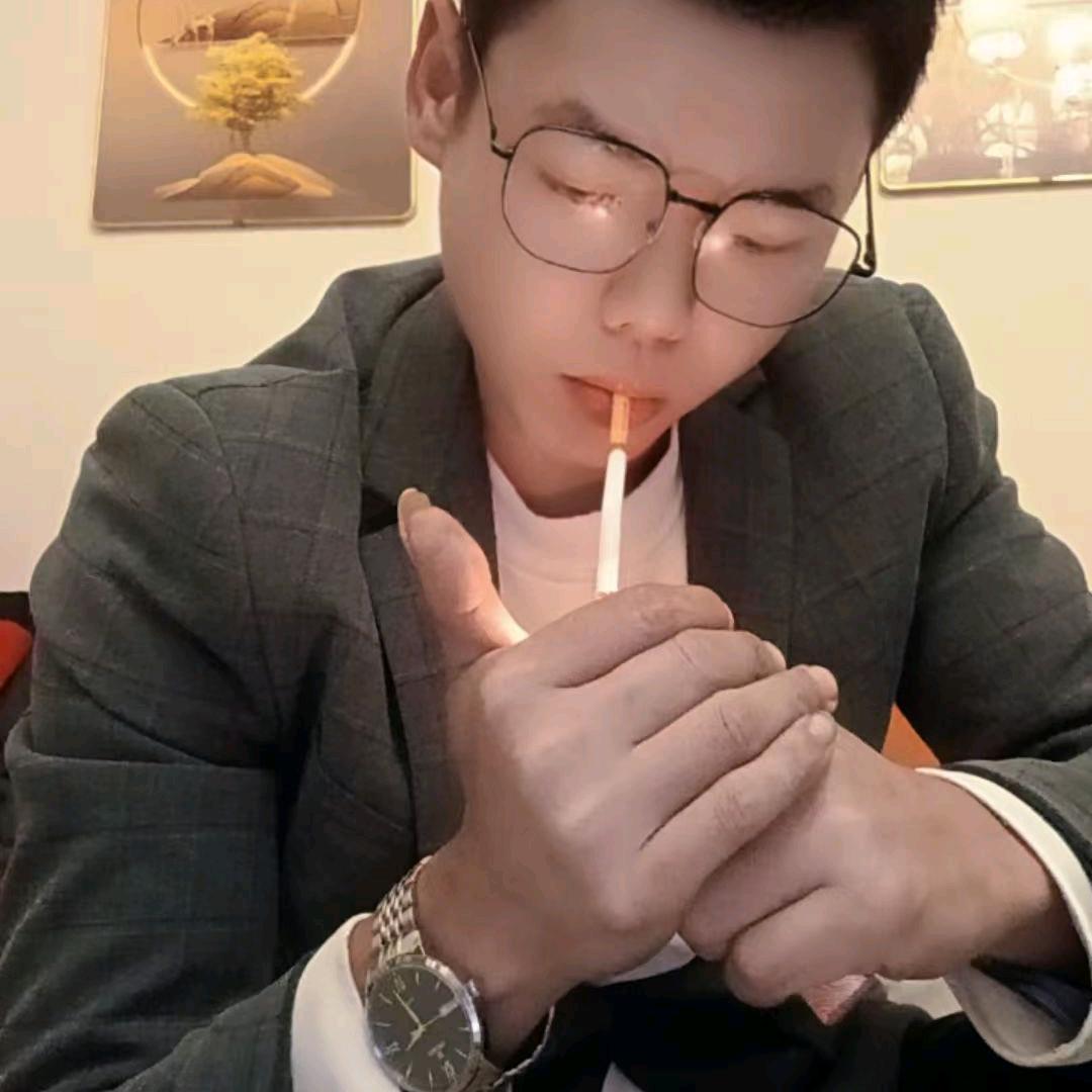 圈圈二喜偷喝奶茶