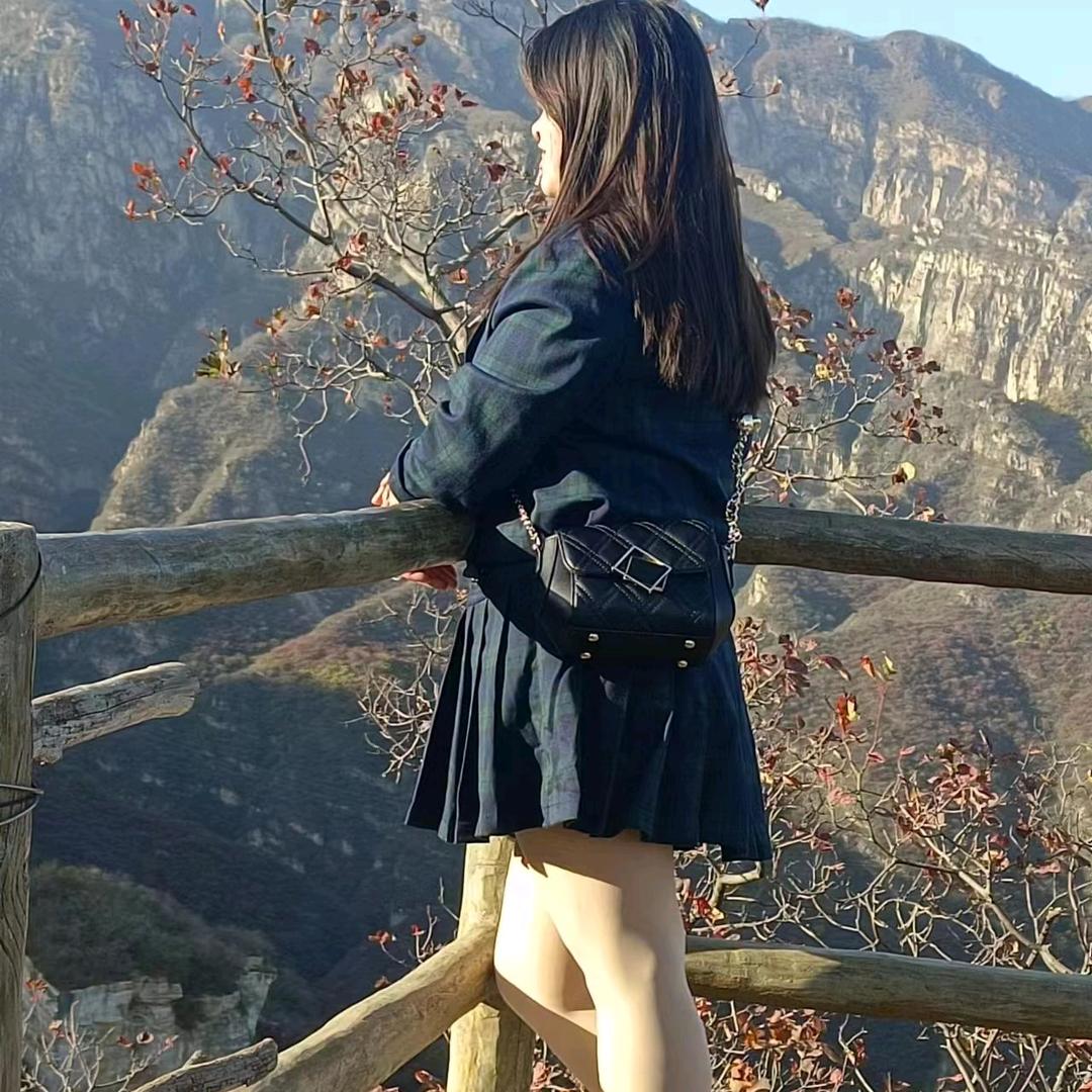 李芳