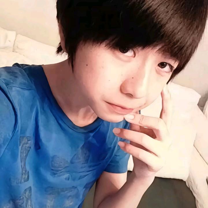 ʚ阿彩重度依赖ɞ