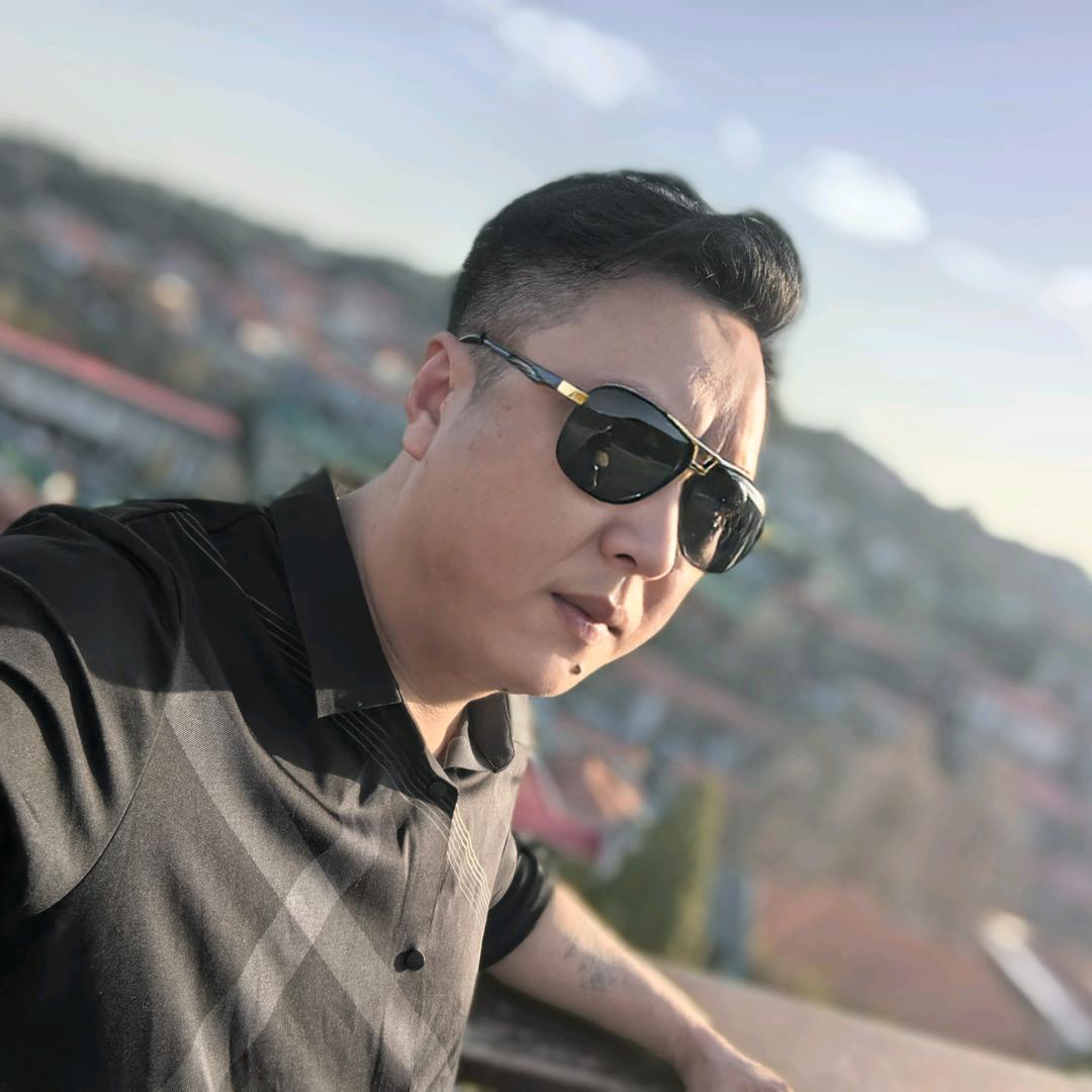 👊🏻回头狼👊🏻