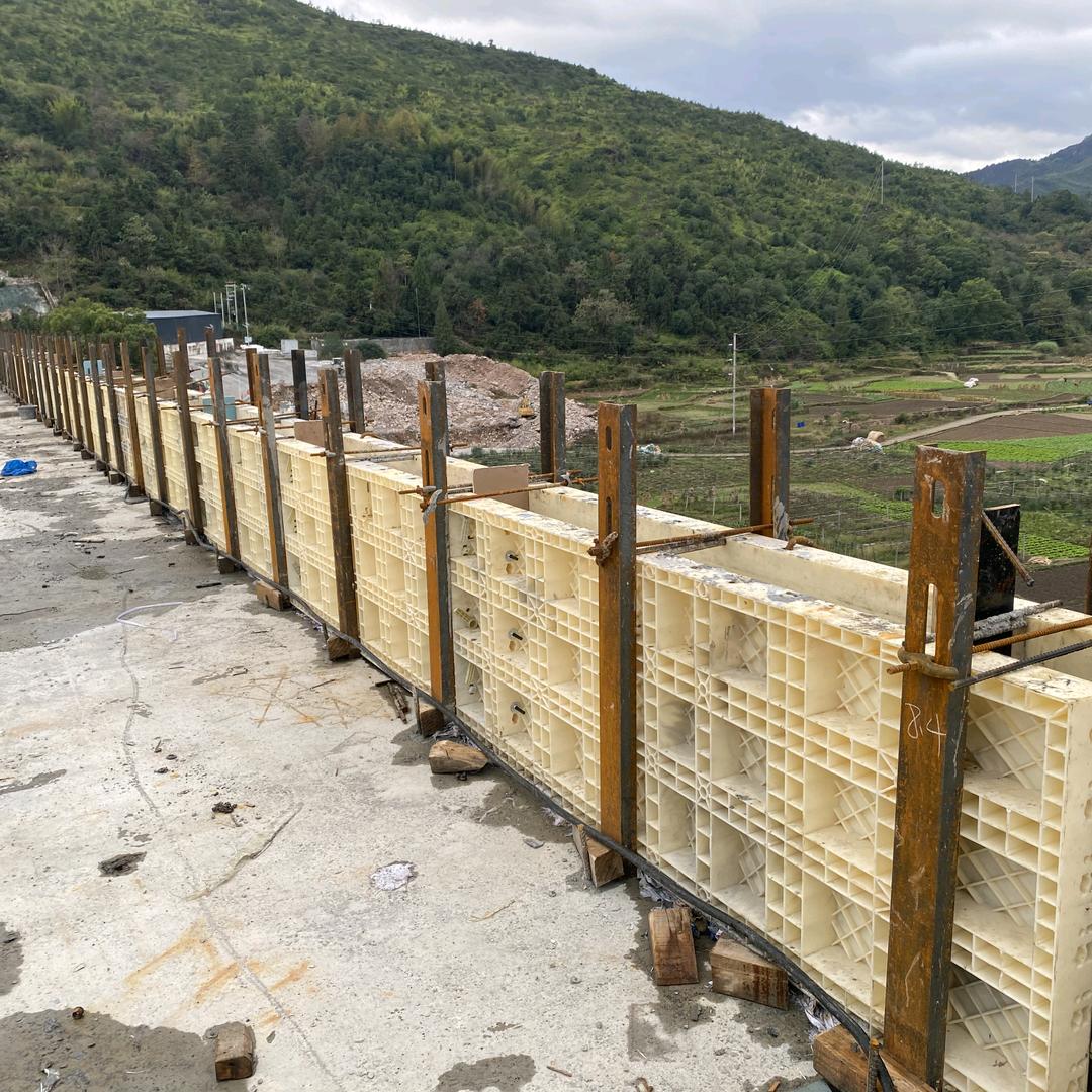 龙曹若鑫建筑模板厂家
