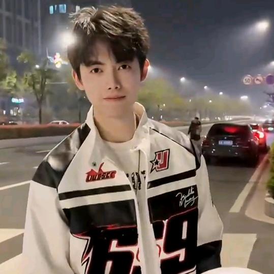 何必转身乱芳华