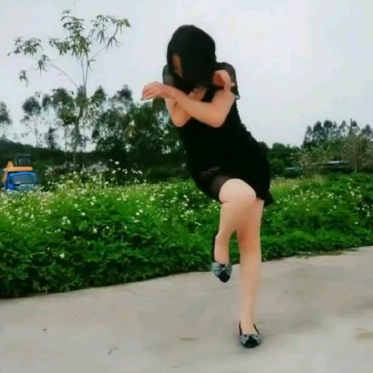 月半弯。