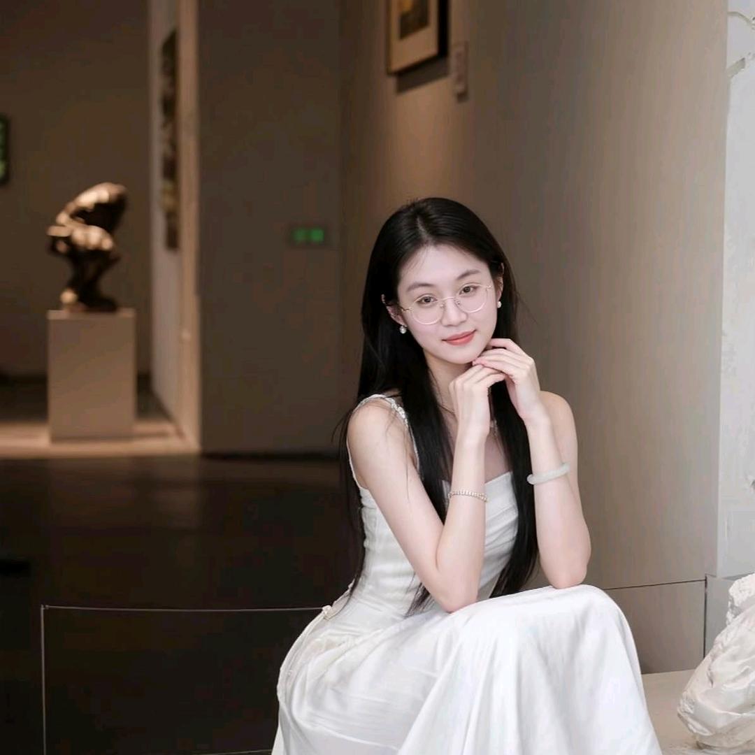 爱拍照的婷妹妹📷