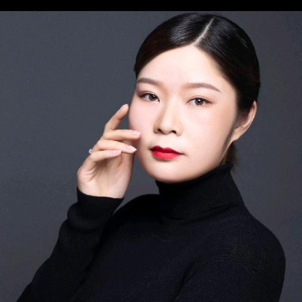 慕容婉婷     化妆师
