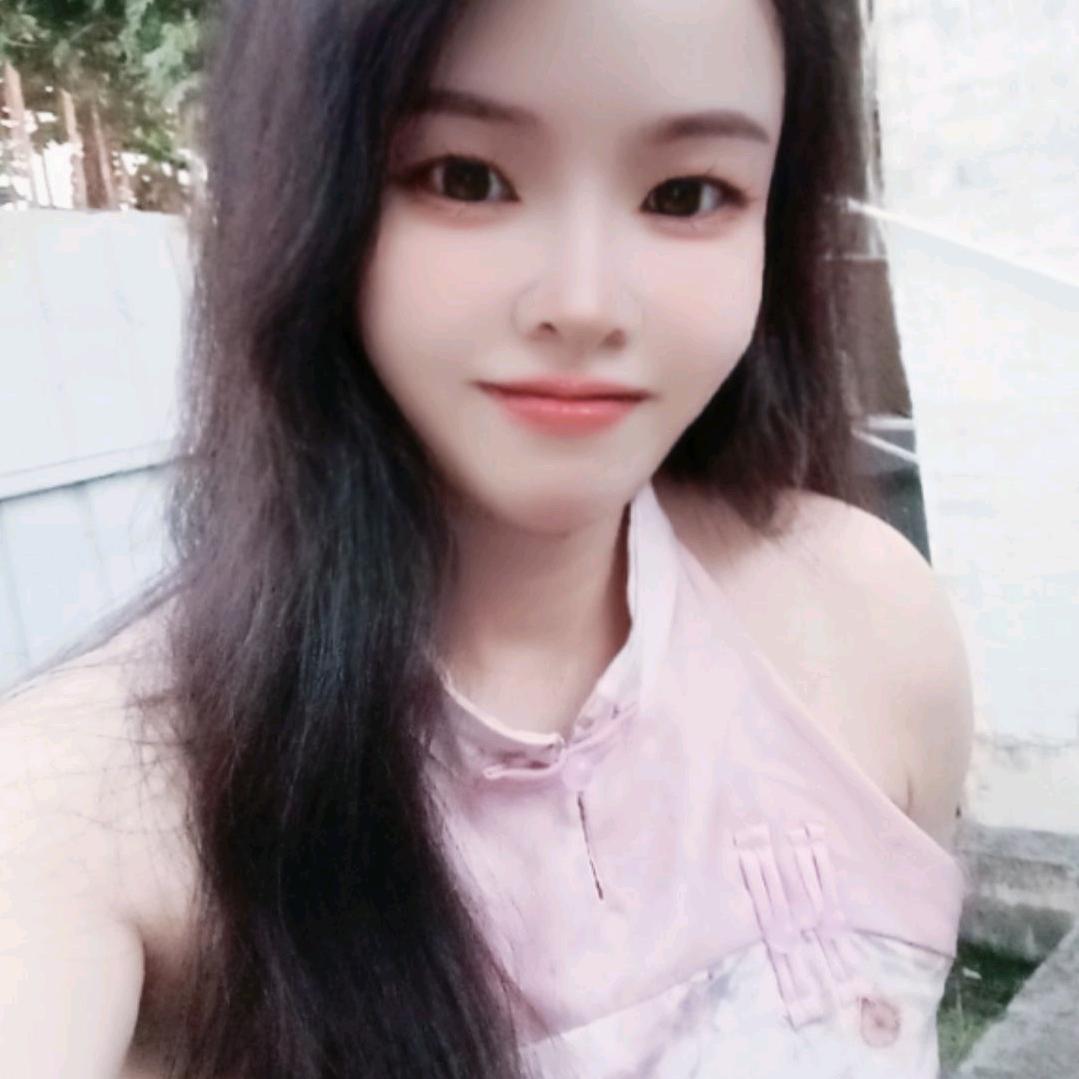 八月